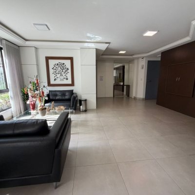 Cobertura com 148m², 3 quartos, 2 suítes, 2 garagens, no bairro Agronômica em Florianópolis