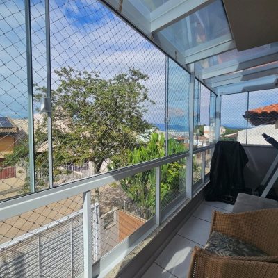 Casa Residencial com 220m², 4 quartos, 1 suíte, 3 garagens, no bairro Bom Abrigo em Florianópolis