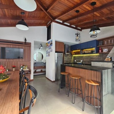 Casa Residencial com 220m², 4 quartos, 1 suíte, 3 garagens, no bairro Bom Abrigo em Florianópolis