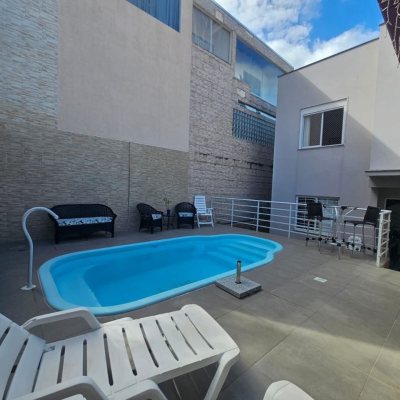 Casa Residencial com 220m², 4 quartos, 1 suíte, 3 garagens, no bairro Bom Abrigo em Florianópolis