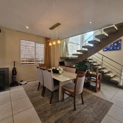 Casa Residencial com 220m², 4 quartos, 1 suíte, 3 garagens, no bairro Bom Abrigo em Florianópolis