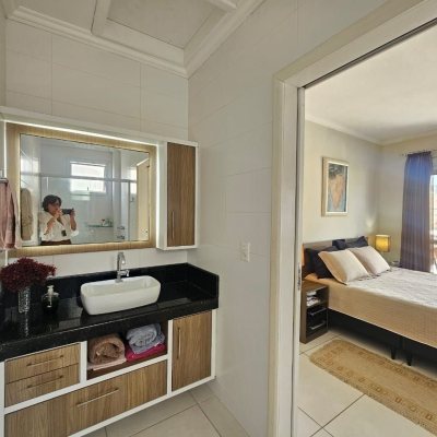 Casa Residencial com 220m², 4 quartos, 1 suíte, 3 garagens, no bairro Bom Abrigo em Florianópolis