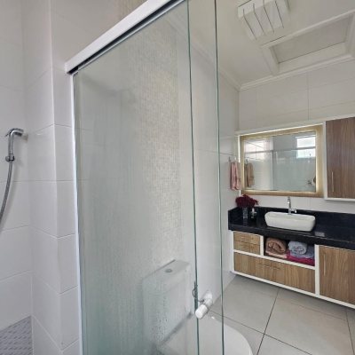 Casa Residencial com 220m², 4 quartos, 1 suíte, 3 garagens, no bairro Bom Abrigo em Florianópolis