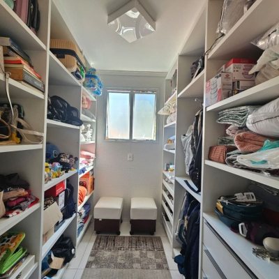 Casa Residencial com 220m², 4 quartos, 1 suíte, 3 garagens, no bairro Bom Abrigo em Florianópolis