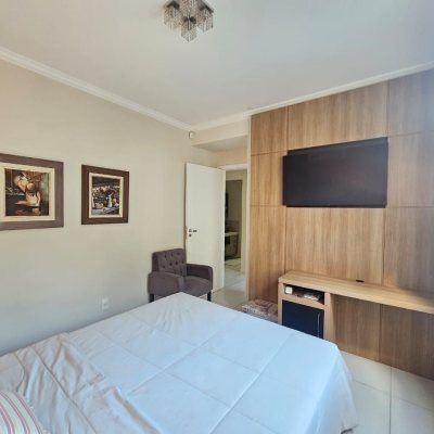 Casa Residencial com 220m², 4 quartos, 1 suíte, 3 garagens, no bairro Bom Abrigo em Florianópolis