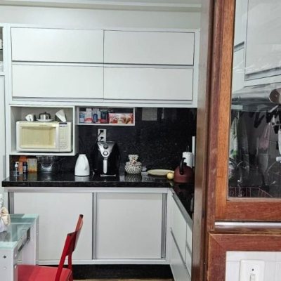 Apartamentos com 101m², 3 quartos, 1 suíte, 1 garagem, no bairro Canto em Florianópolis