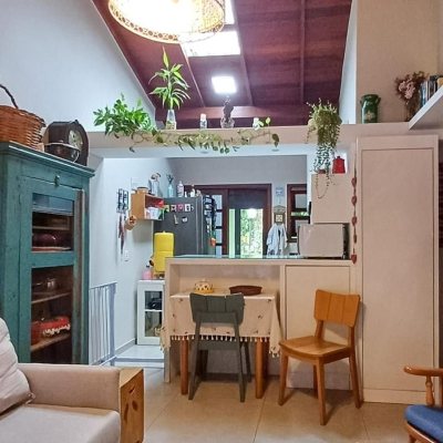Casa em Condomínio com 73m², 2 quartos, 1 garagem, no bairro Lagoa da Conceição em Florianópolis