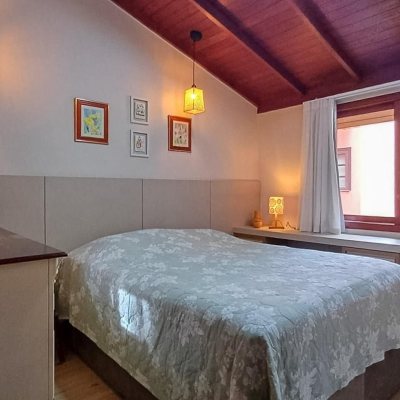 Casa em Condomínio com 73m², 2 quartos, 1 garagem, no bairro Lagoa da Conceição em Florianópolis