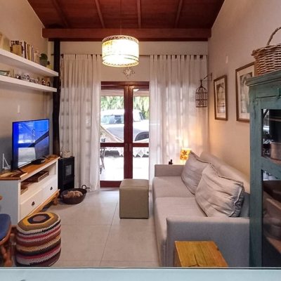 Casa em Condomínio com 73m², 2 quartos, 1 garagem, no bairro Lagoa da Conceição em Florianópolis