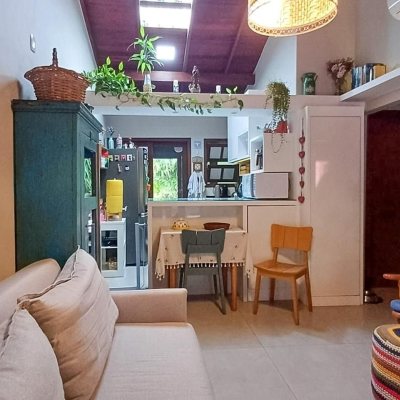 Casa em Condomínio com 73m², 2 quartos, 1 garagem, no bairro Lagoa da Conceição em Florianópolis