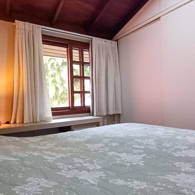 Casa em Condomínio com 73m², 2 quartos, 1 garagem, no bairro Lagoa da Conceição em Florianópolis