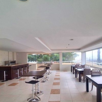 Cobertura com 116m², 2 quartos, 1 suíte, 2 garagens, no bairro Capoeiras em Florianópolis