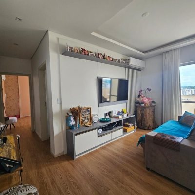 Cobertura com 116m², 2 quartos, 1 suíte, 2 garagens, no bairro Capoeiras em Florianópolis