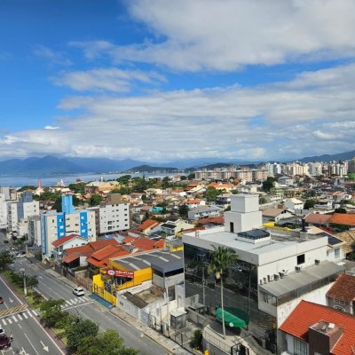 Cobertura com 116m², 2 quartos, 1 suíte, 2 garagens, no bairro Capoeiras em Florianópolis