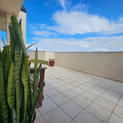 Cobertura com 116m², 2 quartos, 1 suíte, 2 garagens, no bairro Capoeiras em Florianópolis