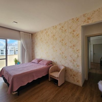 Cobertura com 116m², 2 quartos, 1 suíte, 2 garagens, no bairro Capoeiras em Florianópolis