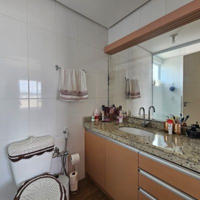 Cobertura com 116m², 2 quartos, 1 suíte, 2 garagens, no bairro Capoeiras em Florianópolis