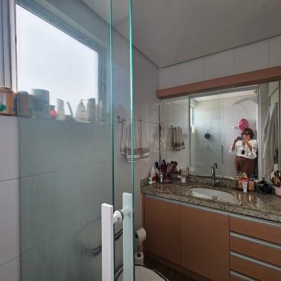 Cobertura com 116m², 2 quartos, 1 suíte, 2 garagens, no bairro Capoeiras em Florianópolis