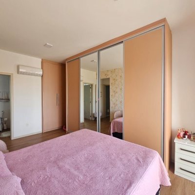 Cobertura com 116m², 2 quartos, 1 suíte, 2 garagens, no bairro Capoeiras em Florianópolis
