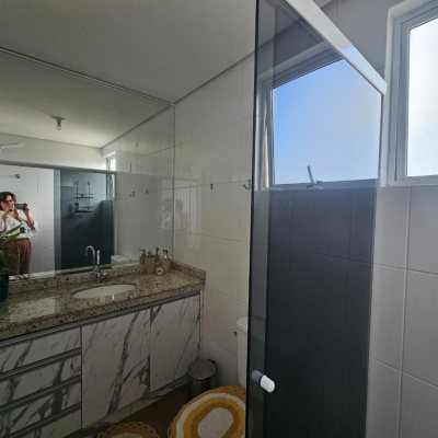 Cobertura com 116m², 2 quartos, 1 suíte, 2 garagens, no bairro Capoeiras em Florianópolis