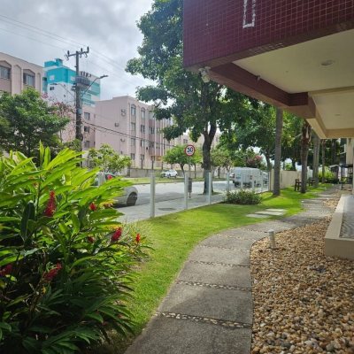 Cobertura com 116m², 2 quartos, 1 suíte, 2 garagens, no bairro Capoeiras em Florianópolis