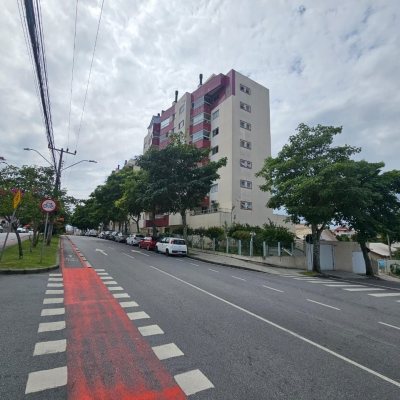 Cobertura com 116m², 2 quartos, 1 suíte, 2 garagens, no bairro Capoeiras em Florianópolis