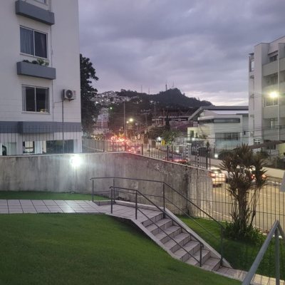 Apartamentos com 57m², 2 quartos, 1 garagem, no bairro Carvoeira em Florianópolis