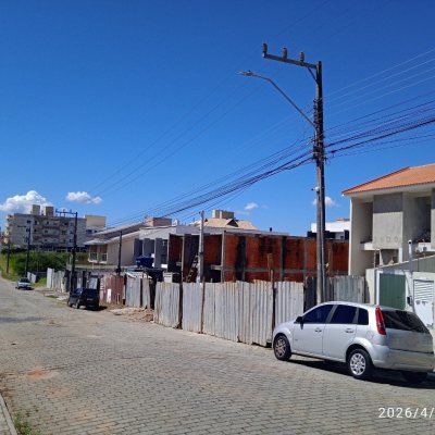 Sobrado Residencial com 70m², 2 quartos, 2 suítes, 1 garagem, no bairro Areias em São José