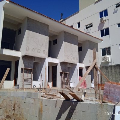 Sobrado Residencial com 70m², 2 quartos, 2 suítes, 1 garagem, no bairro Areias em São José