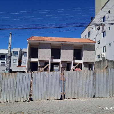 Sobrado Residencial com 70m², 2 quartos, 2 suítes, 1 garagem, no bairro Areias em São José