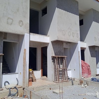 Sobrado Residencial com 70m², 2 quartos, 2 suítes, 1 garagem, no bairro Areias em São José