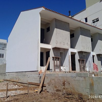 Sobrado Residencial com 70m², 2 quartos, 2 suítes, 1 garagem, no bairro Areias em São José