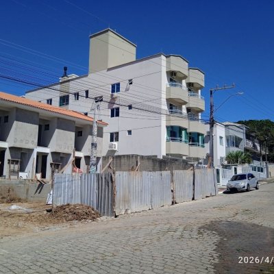 Sobrado Residencial com 70m², 2 quartos, 2 suítes, 1 garagem, no bairro Areias em São José