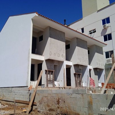 Sobrado Residencial com 72m², 2 quartos, 2 suítes, 1 garagem, no bairro Areias em São José