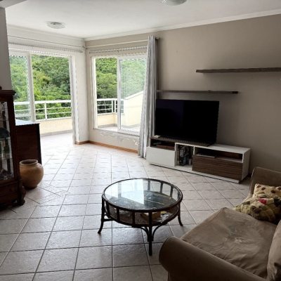 Cobertura com 150m², 3 quartos, 1 suíte, 2 garagens, no bairro Pantanal em Florianópolis