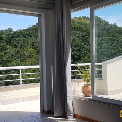 Cobertura com 150m², 3 quartos, 1 suíte, 2 garagens, no bairro Pantanal em Florianópolis