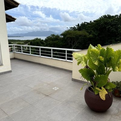 Cobertura com 150m², 3 quartos, 1 suíte, 2 garagens, no bairro Pantanal em Florianópolis