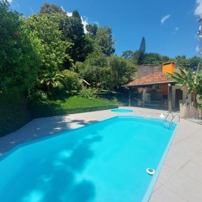 Cobertura com 150m², 3 quartos, 1 suíte, 2 garagens, no bairro Pantanal em Florianópolis