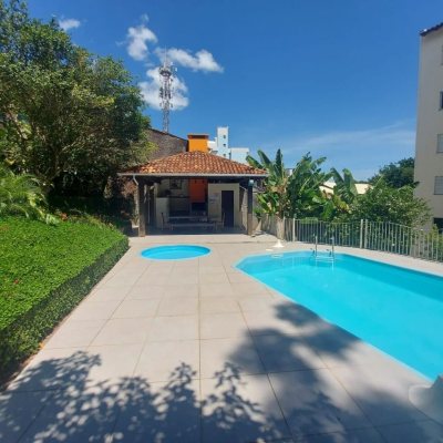 Cobertura com 150m², 3 quartos, 1 suíte, 2 garagens, no bairro Pantanal em Florianópolis