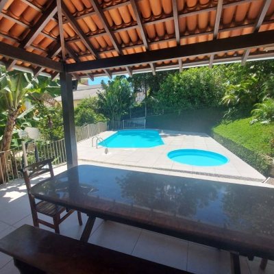 Cobertura com 150m², 3 quartos, 1 suíte, 2 garagens, no bairro Pantanal em Florianópolis