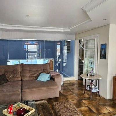 Casa Residencial com 316m², 4 quartos, 2 suítes, 2 garagens, no bairro Estreito em Florianópolis