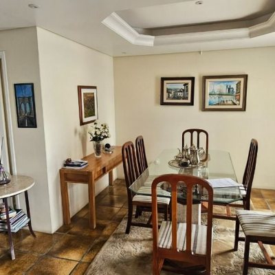 Casa Residencial com 316m², 4 quartos, 2 suítes, 2 garagens, no bairro Estreito em Florianópolis