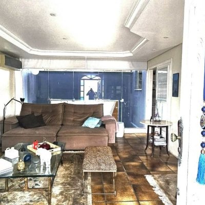 Casa Residencial com 316m², 4 quartos, 2 suítes, 2 garagens, no bairro Estreito em Florianópolis