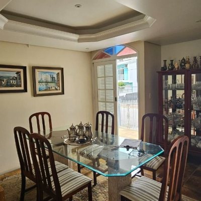 Casa Residencial com 316m², 4 quartos, 2 suítes, 2 garagens, no bairro Estreito em Florianópolis