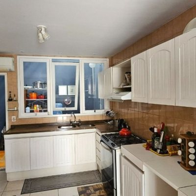 Casa Residencial com 316m², 4 quartos, 2 suítes, 2 garagens, no bairro Estreito em Florianópolis