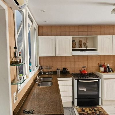 Casa Residencial com 316m², 4 quartos, 2 suítes, 2 garagens, no bairro Estreito em Florianópolis