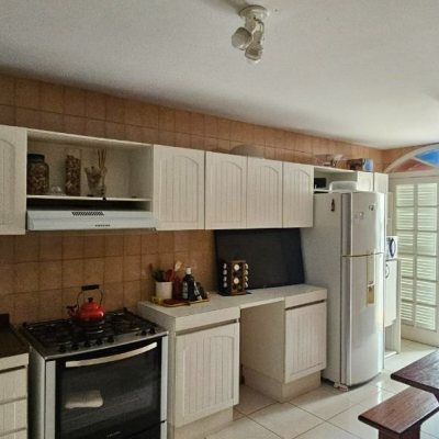 Casa Residencial com 316m², 4 quartos, 2 suítes, 2 garagens, no bairro Estreito em Florianópolis