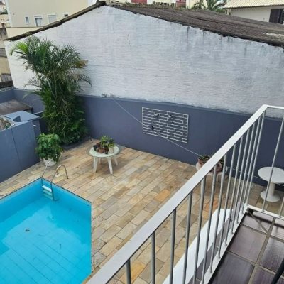 Casa Residencial com 316m², 4 quartos, 2 suítes, 2 garagens, no bairro Estreito em Florianópolis