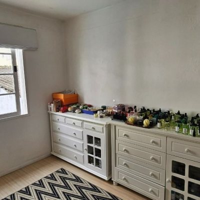 Casa Residencial com 316m², 4 quartos, 2 suítes, 2 garagens, no bairro Estreito em Florianópolis