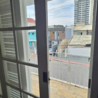 Casa Residencial com 316m², 4 quartos, 2 suítes, 2 garagens, no bairro Estreito em Florianópolis